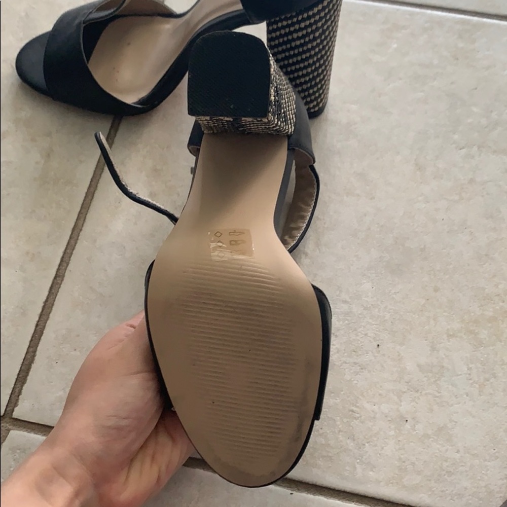 T strap printed block heel sandals - Picture 3 of 3